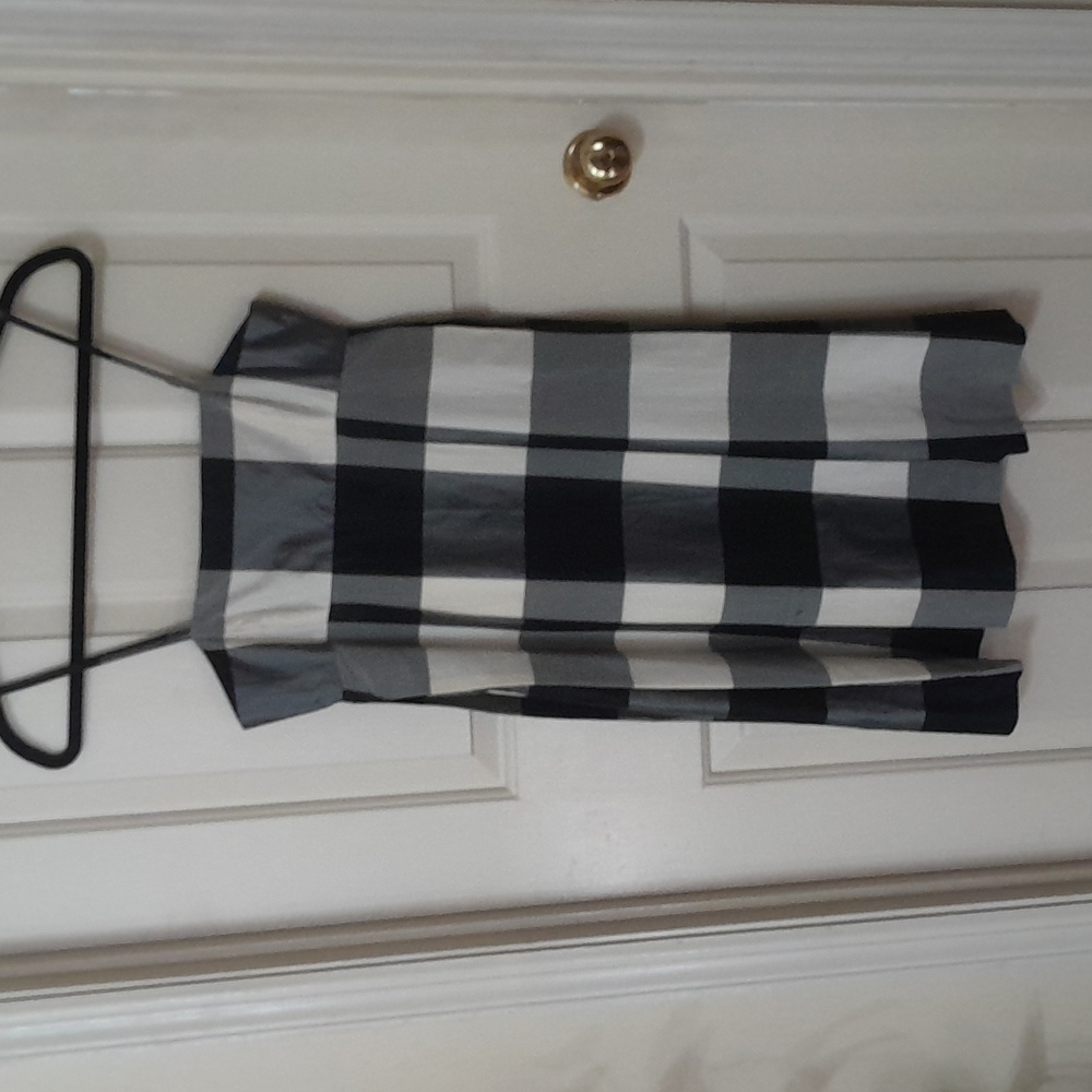 DKNY size 4 black and cream dress